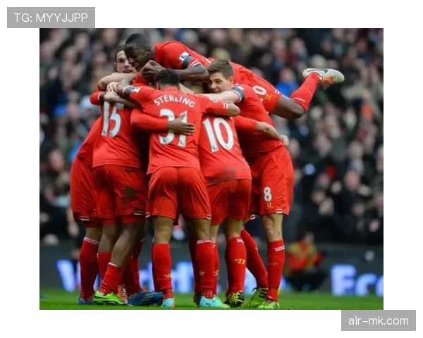 德国球迷齐声高唱助威，强大团队精神激励球队表现出色