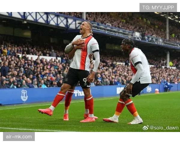 琼斯率卢顿稳步提升，全力冲刺英超保级目标