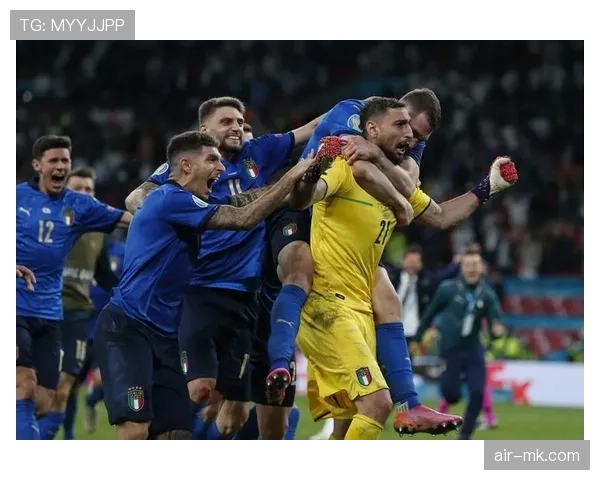 罗马夺得欧协联冠军，成为首支获得该赛事冠军的意大利球队