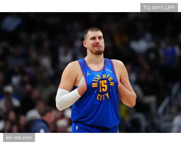 米切尔·罗宾逊挡拆防守更护筐，限制约基奇内线