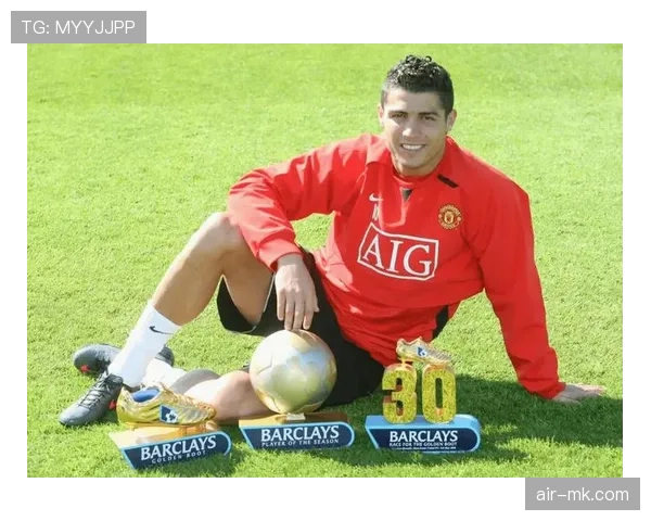 看到C罗家衣柜那一排球鞋，我的三年存款感觉被羞辱了